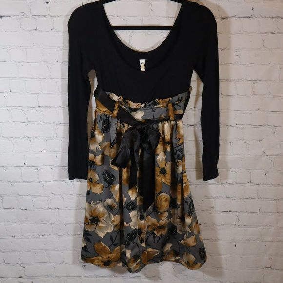 Uncle Frank Dresses & Skirts - Uncle Frank Black Scoop Neck Gray Floral Long Sleeve Dress with Belt Size XS